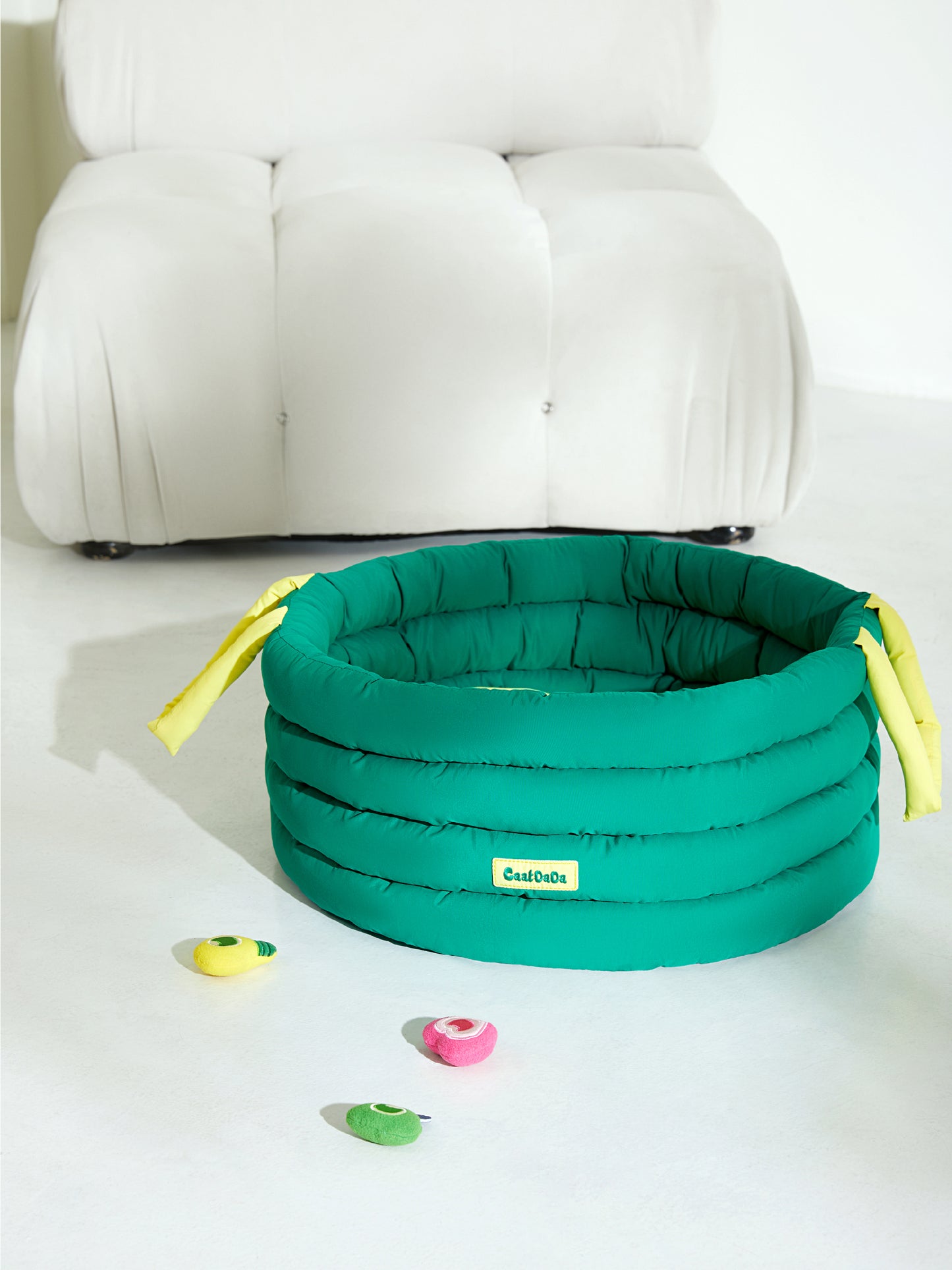 Magic Cuddle Cauldron – Cozy Cat Bed for All Seasons in Mossy Green | CaatDada