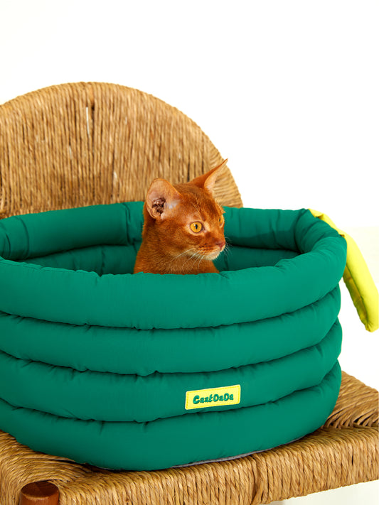 Magic Cuddle Cauldron – Cozy Cat Bed for All Seasons in Mossy Green | CaatDada