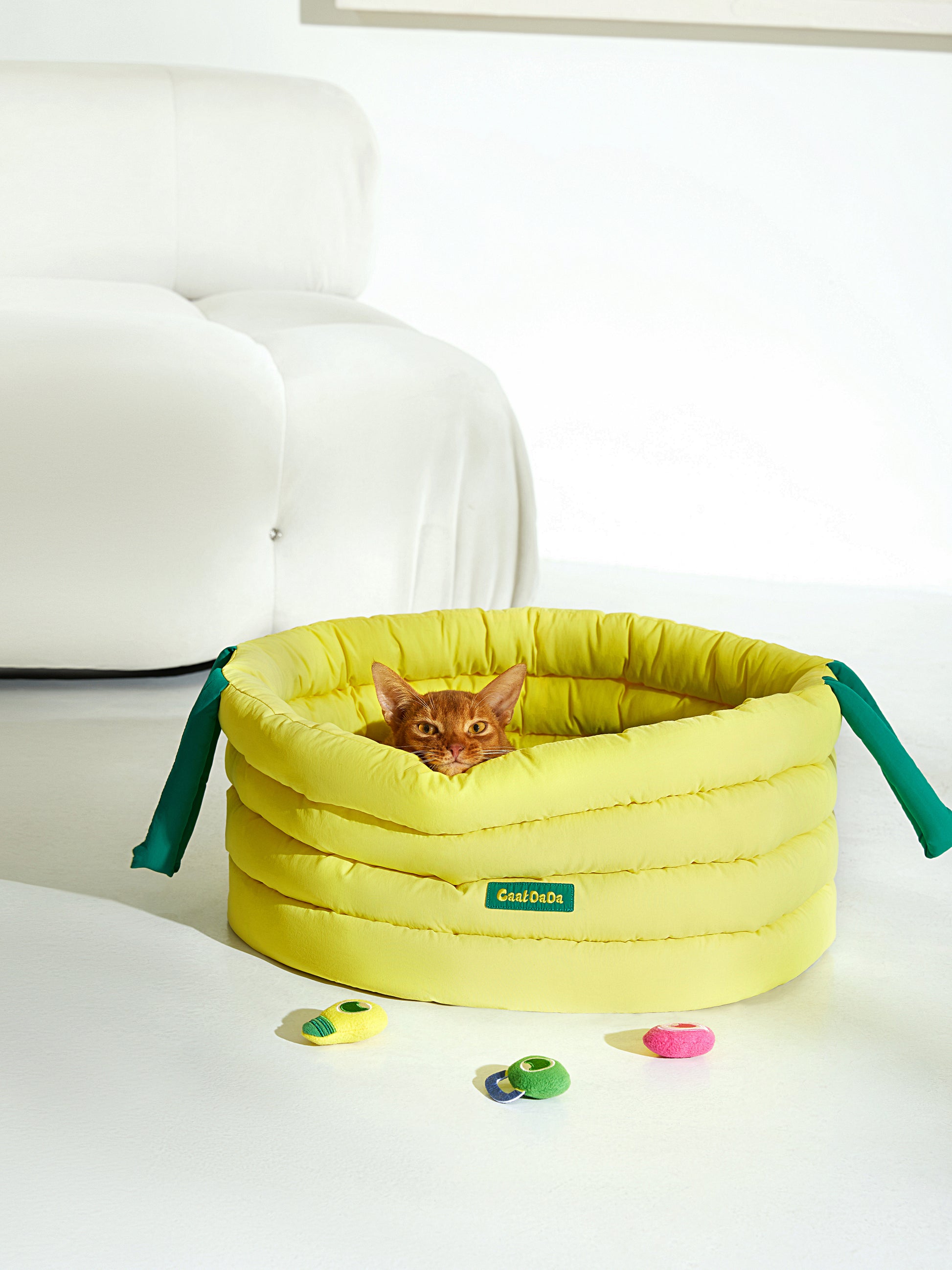 CaatDada Magic Cuddle Cauldron – cozy barrel-shaped cat bed