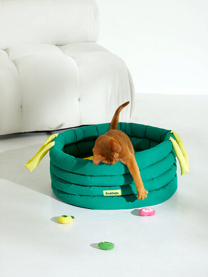 Magic Cuddle Cauldron – Cozy Cat Bed for All Seasons in Mossy Green | CaatDada