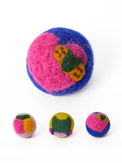 Hand-felted wool cat toys in vibrant colors – eco-friendly and soft